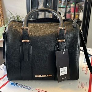 Jones New York black small bag it’s got three pockets new